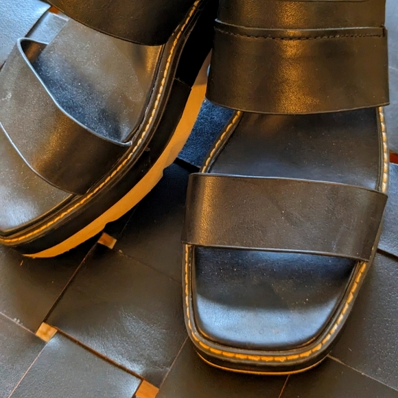 Denton Naturalizer Sandals - Picture 2 of 3